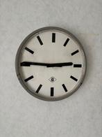 Stationsklok  industriële vintage klok ( NS ?), Ophalen of Verzenden, Gebruikt, Wandklok