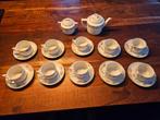 Vintage Theeservies - 10 Kopjes en Schotels + Theepot, Huis en Inrichting, Keuken | Servies, Ophalen of Verzenden, Zo goed als nieuw