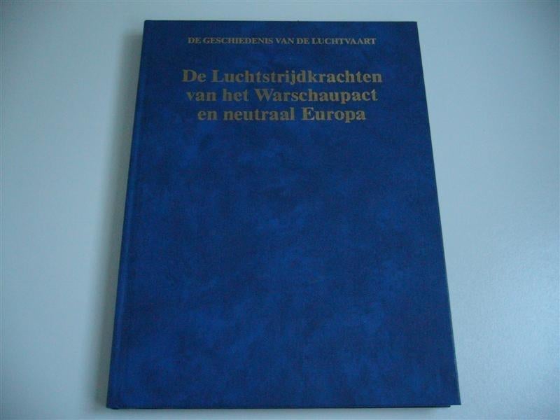 De Luchtstrijdkrachten v h Warschaupact en neutraal Europa, Verzamelen, Luchtvaart en Vliegtuigspotten, Ophalen of Verzenden, Boek of Tijdschrift