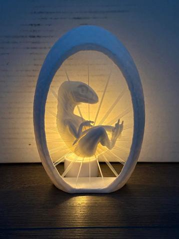 Raptor Dino Embryo Lamp / Display beschikbaar voor biedingen