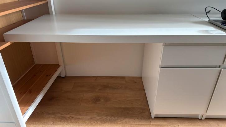 IKEA MALM bureau 140x65 cm – wit, Huis en Inrichting, Bureaus, Zo goed als nieuw, Bureau, Ophalen