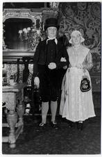 Friese Klederdracht  Ongelopen  Ansichtkaart ( B7395 ), Ophalen of Verzenden, 1960 tot 1980, Ongelopen, Overijssel