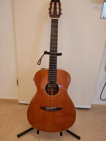 Yamaha FPX 300 Crossover Klassieke Gitaar beschikbaar voor biedingen