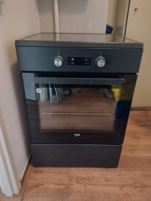 Inductie fornuis 1 fase aansluiting, Witgoed en Apparatuur, Fornuizen, Zo goed als nieuw, Vrijstaand, Inductie, 4 kookzones, 85 tot 90 cm