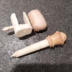 Antiek naaigerei, Speldenkussen op klem en naaldenkoker, Ophalen of Verzenden