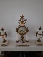 Antiek frans klokkkenstel Lodewijkstijl
marmer met messing., Antiek en Kunst, Antiek | Klokken, Ophalen