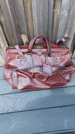 Leren tas, Sieraden, Tassen en Uiterlijk, Tassen | Reistassen en Weekendtassen, Ophalen of Verzenden, Rood, Minder dan 35 cm