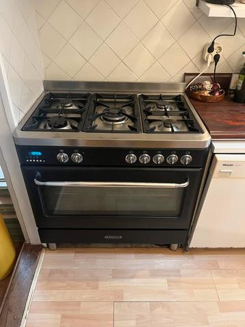 Gasfornuis, 6 pits met krachtige oven beschikbaar voor biedingen