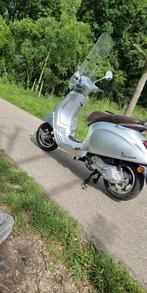 Te koop vespa primavera 70 jaren editie (voor onderdelen), Fietsen en Brommers, Scooters | Vespa, Ophalen of Verzenden, Zo goed als nieuw