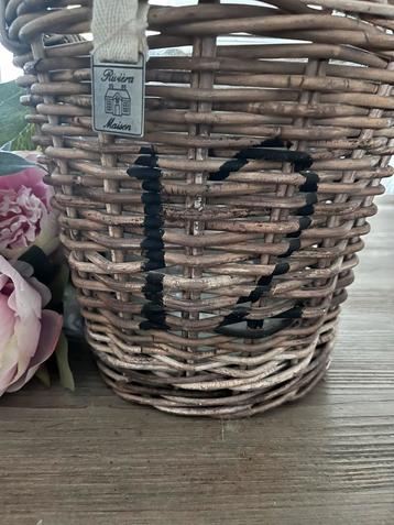 Rattan mand nr 12 Riviera Maison beschikbaar voor biedingen