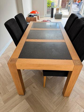 Eiken eettafel met leisteen beschikbaar voor biedingen