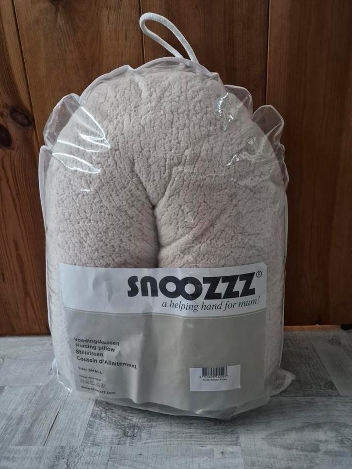 Snoozzz Voedingskussen Small - Perfect voor Mama!, Kinderen en Baby's, Babyvoeding en Toebehoren, Zo goed als nieuw, Voedingskussen