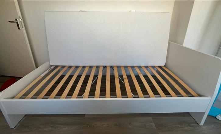 Single bed for sale, Huis en Inrichting, Slaapkamer | Bedden, Zo goed als nieuw, Eenpersoons, 90 cm, 200 cm, Hout, Wit, Verstelbaar