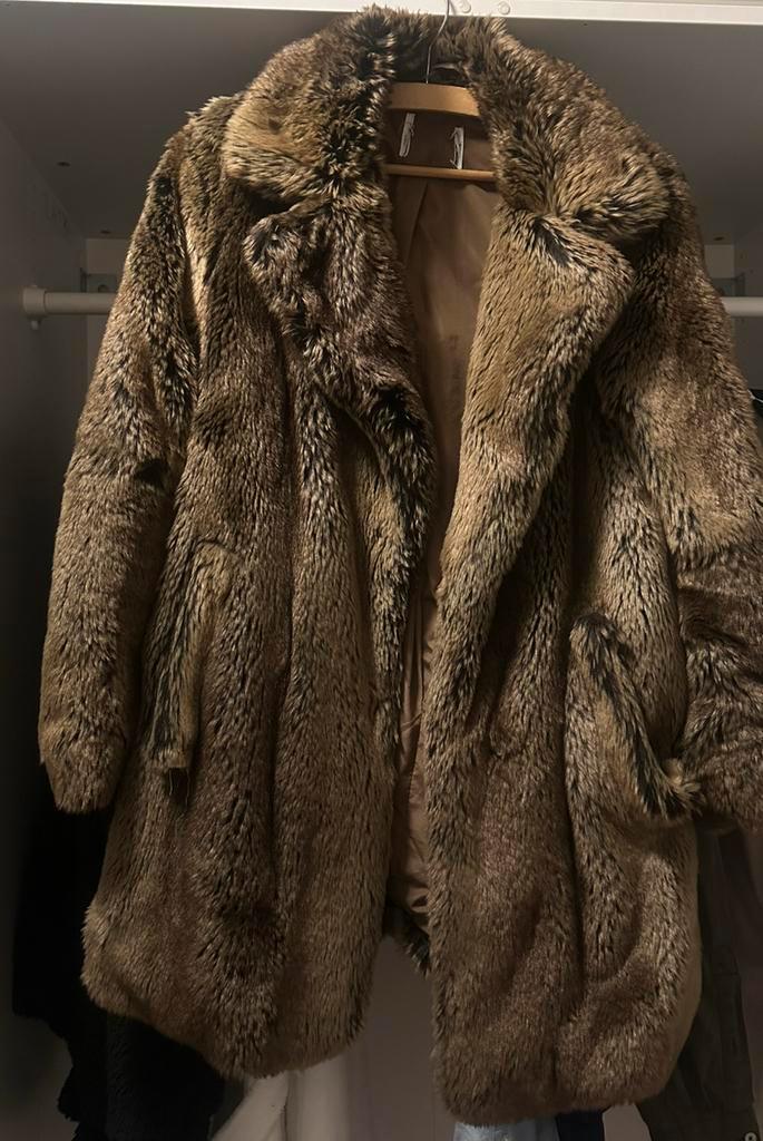 Luxe bruine bontjas met zakken - bont jas faux fur S / M, Kleding | Dames, Jassen | Winter, Zo goed als nieuw, Bruin, Ophalen of Verzenden
