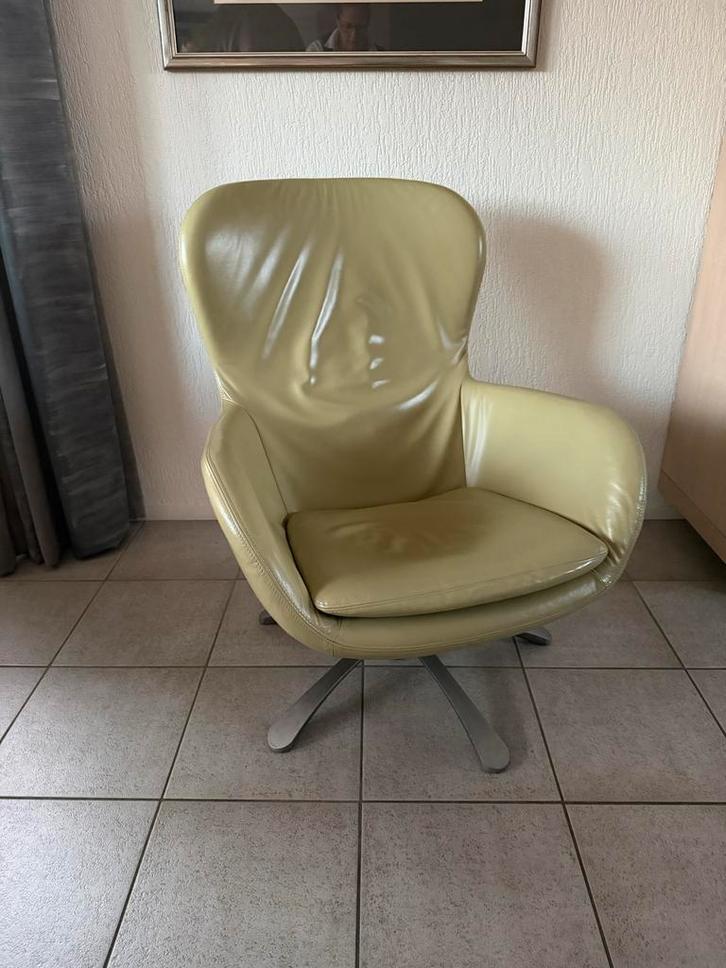 Label Uzuri Draaifauteuil - Gerard vd Berg zacht groen, Huis en Inrichting, Fauteuils, Gebruikt, Leer, 75 tot 100 cm, Ophalen