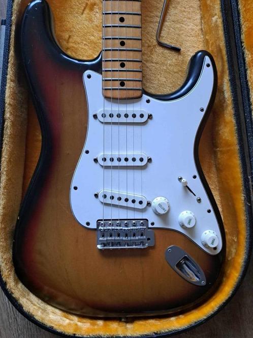 Fender Stratocaster 1975 sunburst nieuwstaat, Muziek en Instrumenten, Snaarinstrumenten | Gitaren | Elektrisch, Zo goed als nieuw