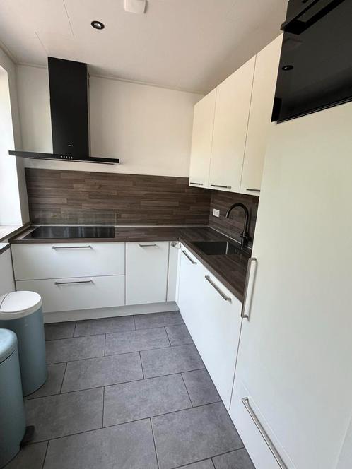 Hoekkeuken Wit met Houten Blad, Huis en Inrichting, Keuken | Complete keukens, Gebruikt, Hoekkeuken, Wit, Hout, Greeploos, Ophalen
