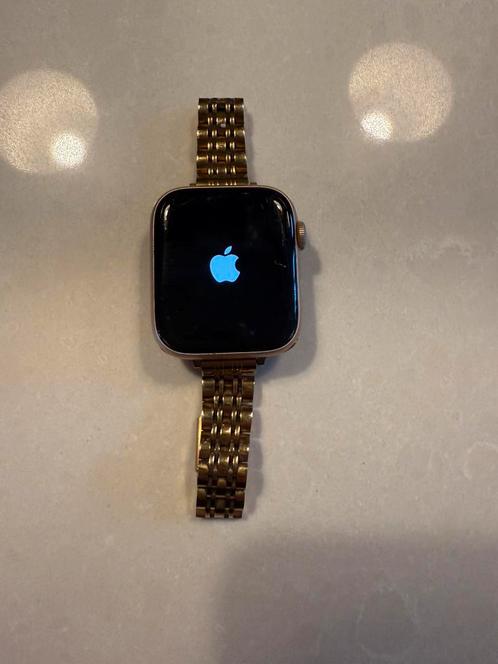 Apple Watch Series 5 - 44-mm kast (Model: A2093), Sieraden, Tassen en Uiterlijk, Smartwatches, Gebruikt, iOS, Roze, Ophalen of Verzenden