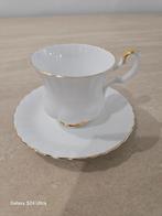 Royal Albert Val D'or Theekopje met Schotel, Gebruikt, Ophalen of Verzenden, Overige stijlen, Kop(pen) en/of Schotel(s)