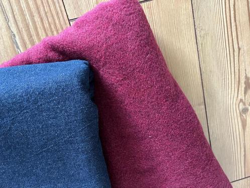 2 lappen stof Denim/donker blauw en een met o.a.  Wol /fucsi, Hobby en Vrije tijd, Stoffen en Lappen, Nieuw, Overige materialen
