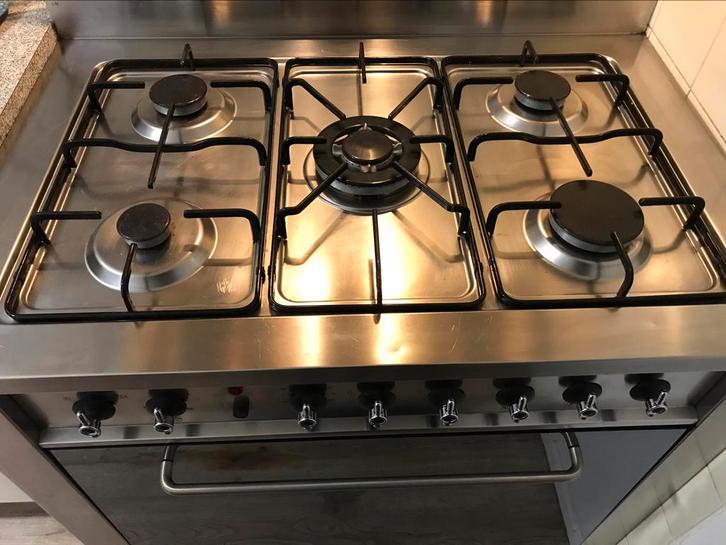 Indesit gasfornuis kp9507XE/0, Witgoed en Apparatuur, Fornuizen, Gebruikt, Vrijstaand, Gas, 5 kookzones of meer, 85 tot 90 cm