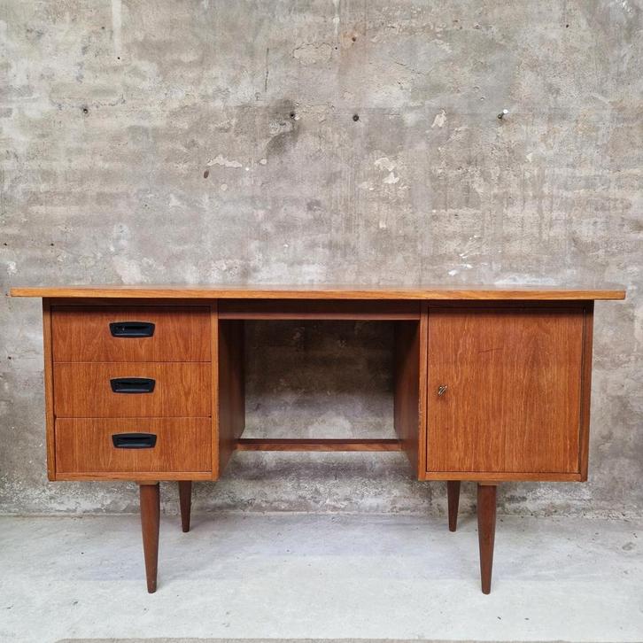 Strak vintage bureau teak fineer jaren 60, Huis en Inrichting, Bureaus, Gebruikt, Ophalen of Verzenden