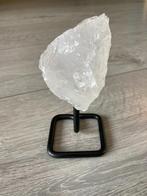 Ruw stuk Bergkristal op standaard (1), Ophalen of Verzenden, Mineraal
