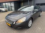 Volvo S60 1.6 T3 Kinetic AUTOMAAT CRUISE PDC COMPLEET DEALER, 4 cilinders, 150 pk, S60, Metallic lak