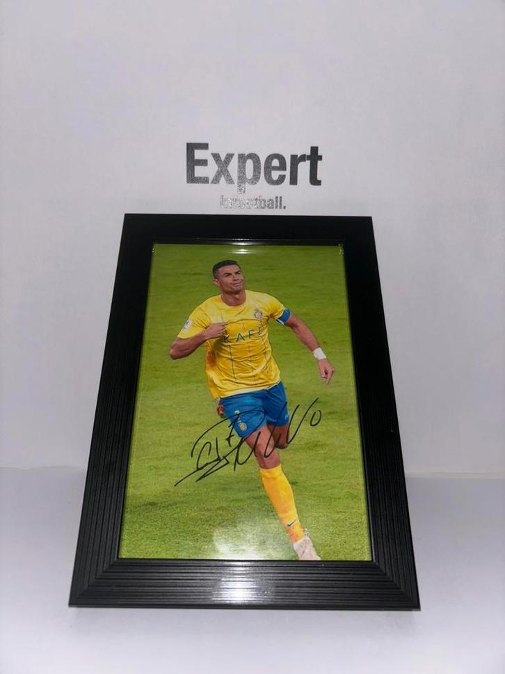 Ronaldo gesigneerde foto ingelijst - Al nassr, Verzamelen, Sportartikelen en Voetbal, Nieuw, Spelerskaart, Buitenlandse clubs