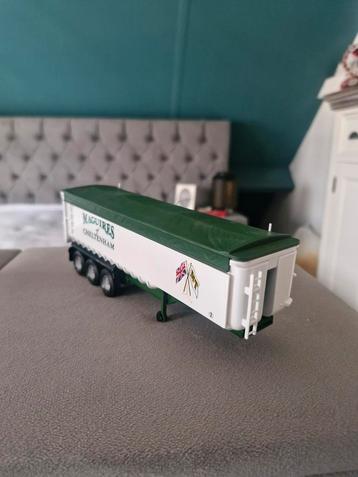 mooie trailer  beschikbaar voor biedingen