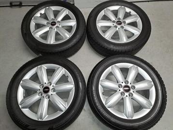 17 inch velgen met winterbanden Mini Countryman F60 beschikbaar voor biedingen