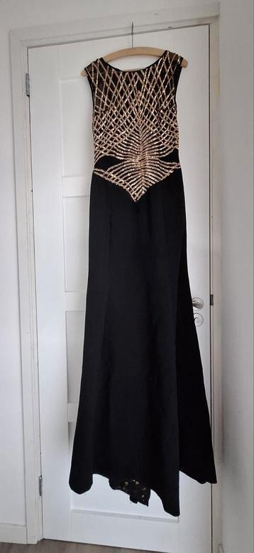 Elegante zwarte avondjurk met gouden pailletten beschikbaar voor biedingen