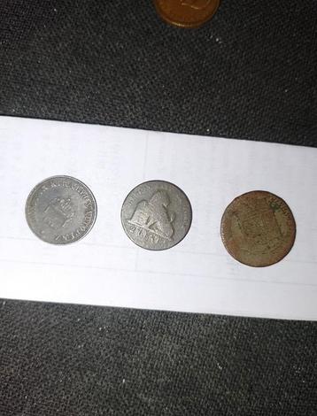 3 Antieke Munten - Diverse Periodes beschikbaar voor biedingen