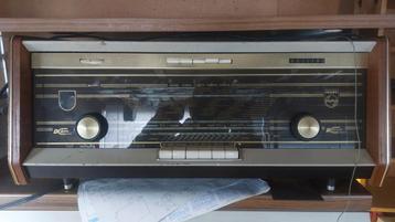 Oude philips radio beschikbaar voor biedingen