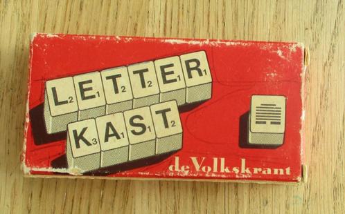 dobbelstenen dobbelspel letters letterkast De Volkskrant, Hobby en Vrije tijd, Gezelschapsspellen | Bordspellen, Gebruikt, Ophalen of Verzenden