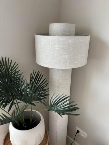 Vloerlamp Kwantum beschikbaar voor biedingen