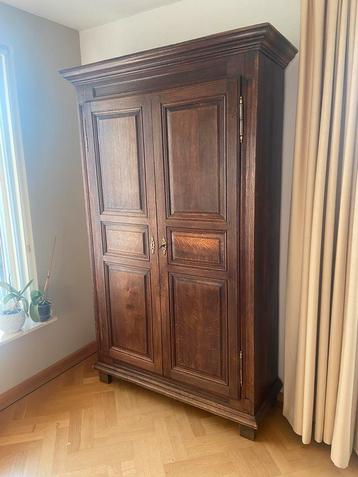 Antieke karakteristieke Eikenhouten Kast - Vintage Charme beschikbaar voor biedingen