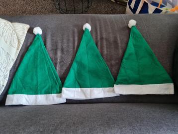 3 groene kerstmutsen. beschikbaar voor biedingen