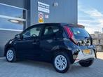 Toyota Aygo 1.0 VVT-i x-play | Camera | Airco | CarPlay | El, Stof, Gebruikt, Euro 6, 4 stoelen