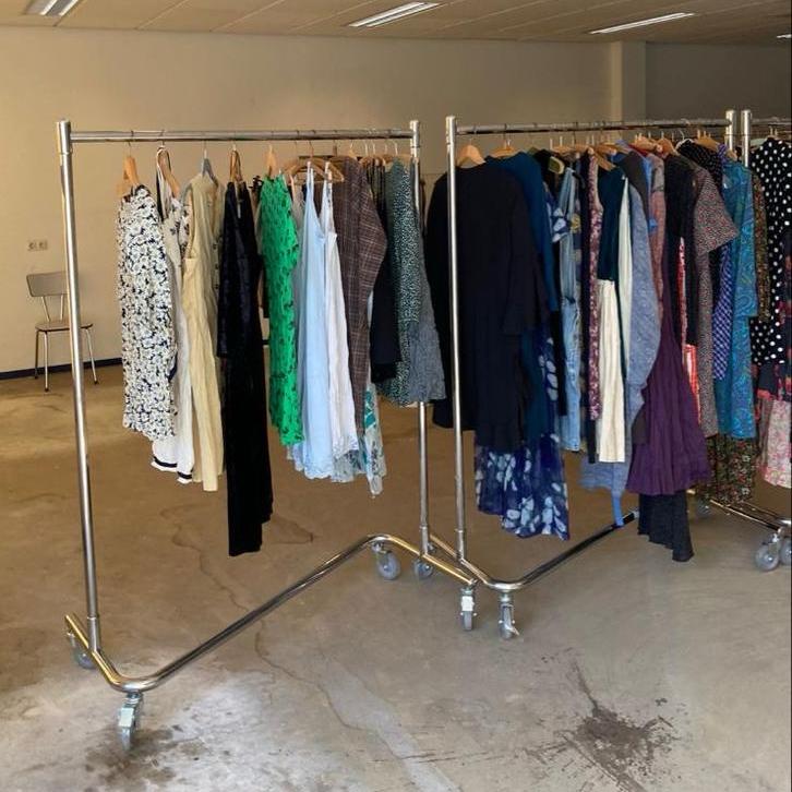 Professionele Kledingrekken met wielen, Kleding | Dames, Kledingrekken, Ophalen, Met wielen, Zo goed als nieuw
