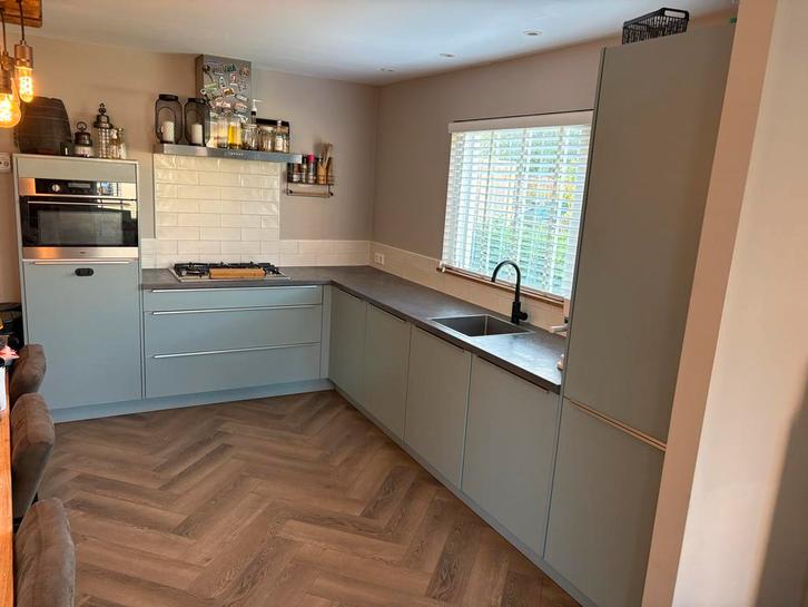 Mooie Hoekkeuken - Zelf demonteren!, Huis en Inrichting, Keuken | Complete keukens, Zo goed als nieuw, Hoekkeuken, Blauw, Kunststof