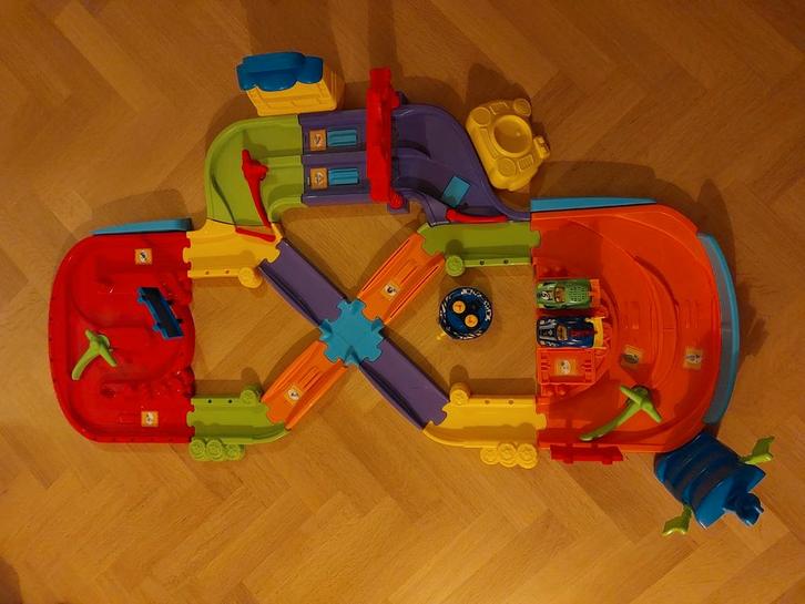 Toet toet racebaan Vtech, Kinderen en Baby's, Speelgoed | Vtech, Zo goed als nieuw, 6 maanden tot 2 jaar, Ophalen