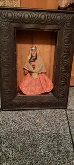 Diepte kastje met antieke pop, Ophalen of Verzenden