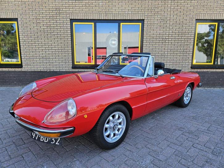Alfa Romeo Spider 2.0 Veloce Coda Tronca (bj 1974), Auto's, Oldtimers, Bedrijf, Te koop, Lederen bekleding, Lichtmetalen velgen