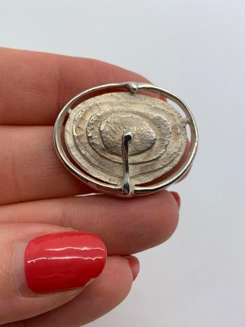 X246 Prachtige zilveren modernist broche beschikbaar voor biedingen