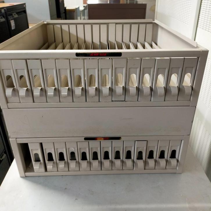Vintage ladekast met 27 klein laadjes voor opslag dia`s of l, Huis en Inrichting, Kasten | Ladekasten, Gebruikt, Minder dan 100 cm