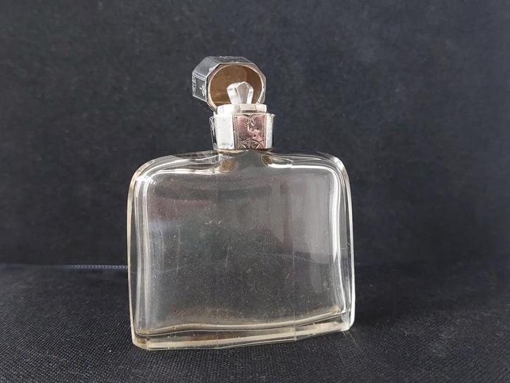 Parfumflesje met zilveren dop en glazen stolpje, Antiek en Kunst, Antiek | Glas en Kristal, Ophalen of Verzenden