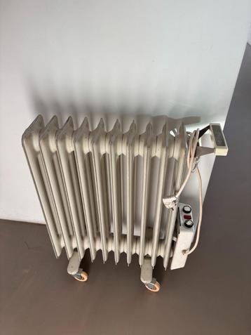Radiator oliegevuld (2000 watt) beschikbaar voor biedingen