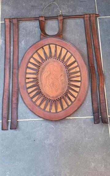 Moeder Maria met kind, retro/vintage leder, art beschikbaar voor biedingen
