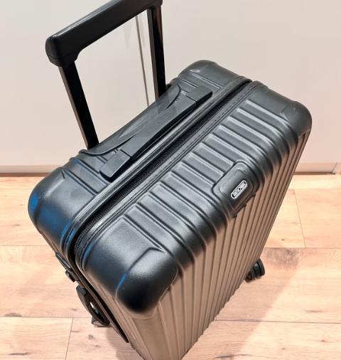Rimowa koffer, Sieraden, Tassen en Uiterlijk, Koffers, Zo goed als nieuw, Metaal, 60 tot 70 cm, 45 tot 55 cm, Slot, Uitschuifbare handgreep